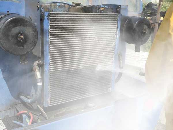 Steam cleaning industrial generator
